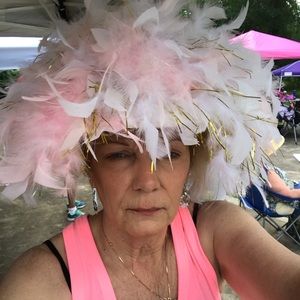 Meet your Posher, Laurie